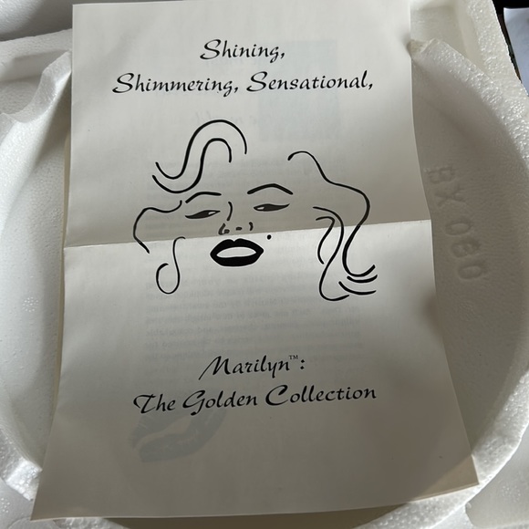 Marilyn Monroe collector plate - Picture 7 of 9